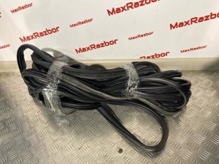 Запчасть уплотнитель дверного проёма передний правый Kia Sportage