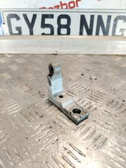 Запчасть петля двери Volkswagen Touareg