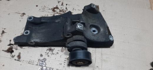 Запчасть кронштейн генератора Skoda Fabia 2006