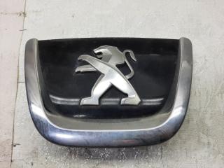 Эмблема передняя Peugeot 308 2011