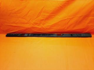 Молдинг на дверь передний левый Mercedes-Benz C-Class 1993-2000 Б/У Молдинг на дверь передний левый Mercedes-Benz C-Class 1993-2000