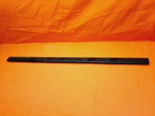 Молдинг на дверь передний левый Mercedes-Benz C-Class 1993-2000 Б/У Молдинг на дверь передний левый Mercedes-Benz C-Class 1993-2000