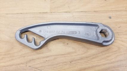 Петля капота Mercedes-Benz E-Class 1987