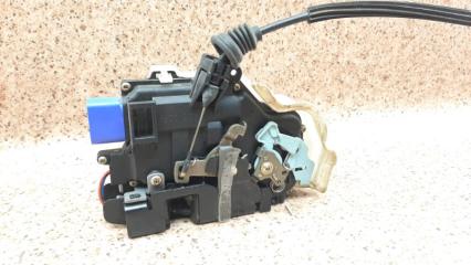 Замок двери передний правый Touareg 2003-2010