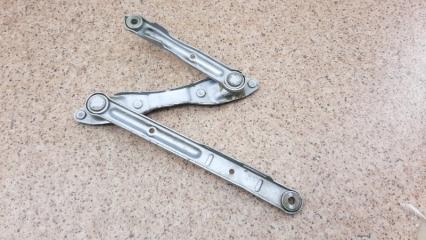 Петля капота Mercedes-Benz 190 1982-1993