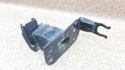 Запчасть кронштейн передний правый Audi Q7 2005-2009