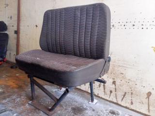 Сиденье двойное пассажирское правое Mercedes-Benz T2 1999