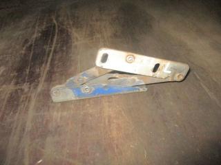 Петля капота левая Mercedes-Benz T1 1999