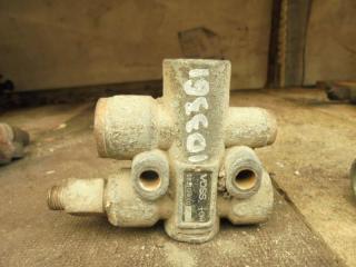 Распределитель 1999 Б/У Распределитель 1999