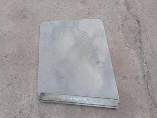 Стекло двери правое Mercedes LK 814 1991