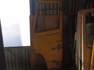 Дверь левая Mercedes-Benz Vario 1999