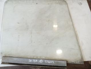Стекло двери правое Mercedes LK 1314 675.034 1985