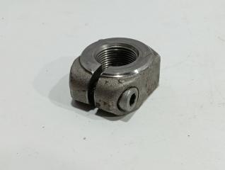 Гайка ступицы передняя Mercedes LK814 1992