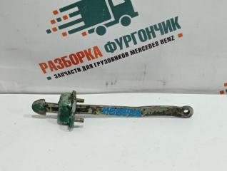 Ограничитель двери Mercedes 814D 1999