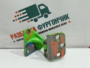 Петля двери передняя правая Mercedes Actros