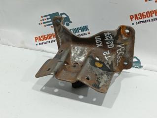 Кронштейн подушки КПП Mercedes-Benz 711D T2 Rex 1995
