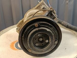 Компрессор кондиционера Mazda Bongo SLP2M L8
