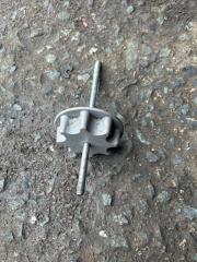 Крепление запасного колеса Toyota Camry