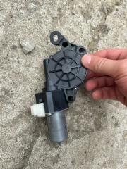 Запчасть мотор регулировки сиденья передний правый Toyota Camry 2019