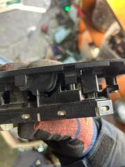 Блок управления стеклоподъемниками передний правый Prius 2011 ZVW30 2ZR-FXE