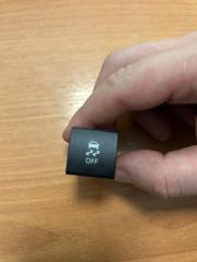 Кнопка антипробуксовочной системы Toyota Camry 2019 AXVH70 15F698-0030 контрактная