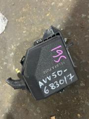 Блок предохранителей под капот Toyota Camry 2012