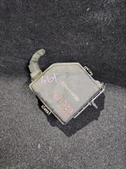 Блок предохранителей под капот Toyota Camry 2011