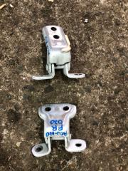 Петля двери передняя правая Toyota Camry 2010