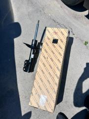 Стойка передняя правая Toyota Camry 2019