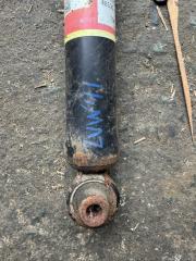 Амортизатор подвески задний Prius Alpha ZVW41