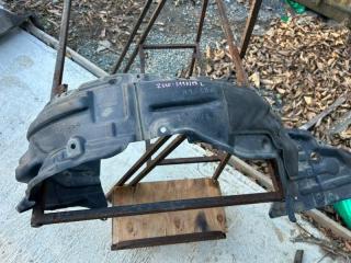 Подкрылок передний левый Toyota Prius 2016