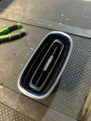 Запчасть дуйки передние правые Toyota Prius 2016