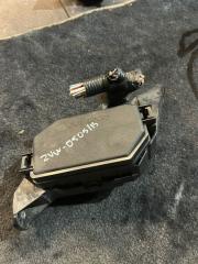 Блок предохранителей под капот Toyota Prius 2016