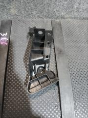 Кронштейн решетки радиатора правый HONDA VEZEL 2014