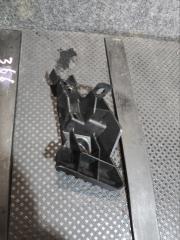 Кронштейн решетки радиатора левый HONDA VEZEL 2014