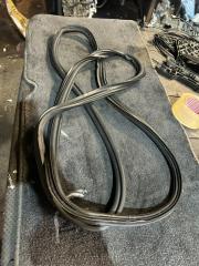 Запчасть уплотнительная резинка багажника Mercedes-Benz C-Class 2012