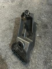 Кронштейн решетки радиатора правый HONDA VEZEL 2014