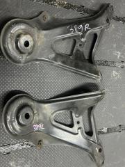 Крепление подрамника переднее Toyota HARRIER 2006