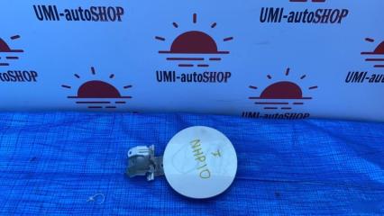 Лючок бензобака задний TOYOTA AQUA