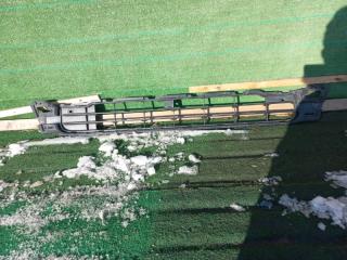 Запчасть решетка бампера передняя TOYOTA HIACE 2013-