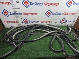 Уплотнитель двери TOYOTA MARK II 2001