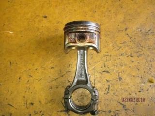 Поршень  NISSAN   STAGEA   C34   RB25     2 ракурс