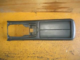 Подлокотник  MITSUBISHI   DIAMANTE   F36A        2 ракурс