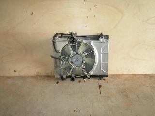 Радиатор основной  TOYOTA   VITZ   SCP90   2SZ     2 ракурс