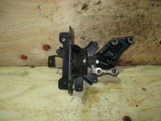 Подушка двигателя левая передняя  MITSUBISHI   DELICA D2   MB15S   K12B     3 ракурс