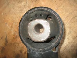 Подушка двигателя задняя  TOYOTA   RACTIS   SCP100   2SZ     2 ракурс