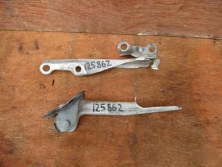 Петля капота TOYOTA VITZ SCP10 1SZ 1 ракурс Петля капота TOYOTA VITZ SCP10 1SZ 1 ракурс