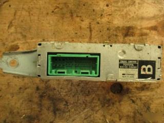 Блок управления  TOYOTA   CELSIOR   UCF20      8824050080  2 ракурс