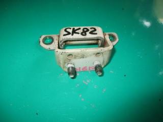 Петля дверная MAZDA BONGO SK82 1 ракурс Петля дверная MAZDA BONGO SK82 1 ракурс
