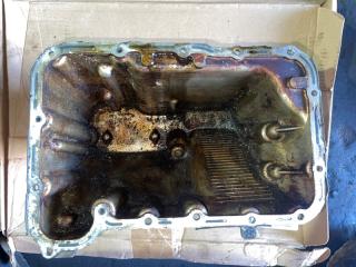 Поддон  SUZUKI   EVERY   DA64V   K6A     2 ракурс